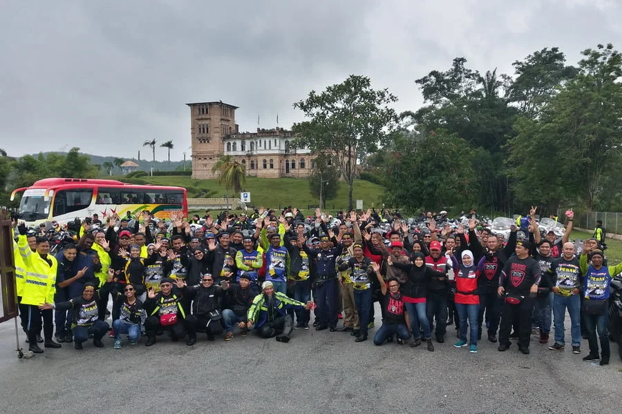 8. group photo of the riders in front of Kellie's Castle in Batu Gajah