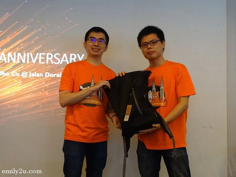 10. Wow, prizes are given away to lucky fans!