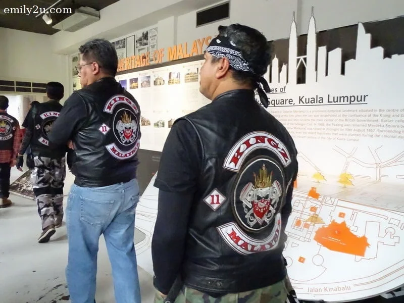 2. members of Kingz MG Malaysia take a tour of KL City Gallery