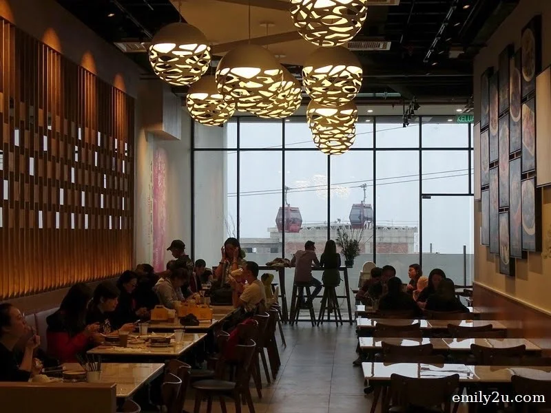 3. watch the cable cars pass by as you dine