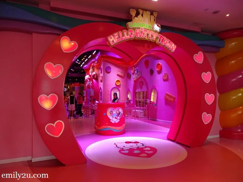 4. entrance to Hello Kitty Town