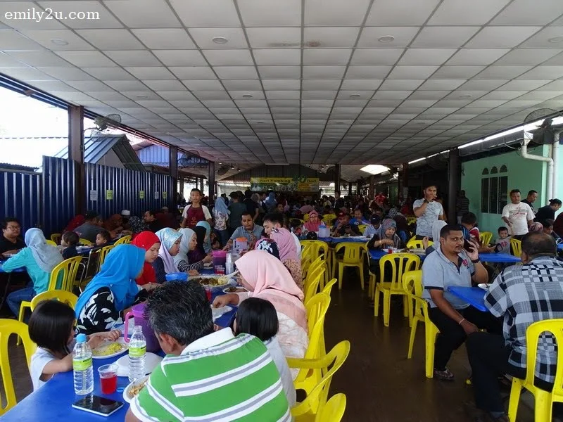3. fully-packed eatery