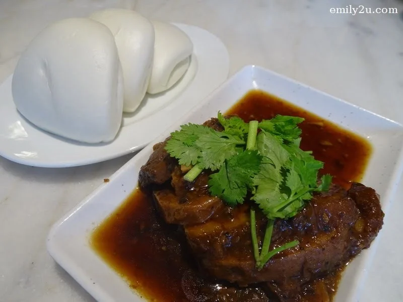 7. Pork Belly with Yam and plain buns