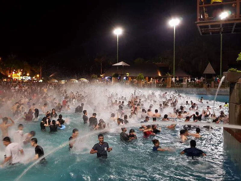 10. pool party