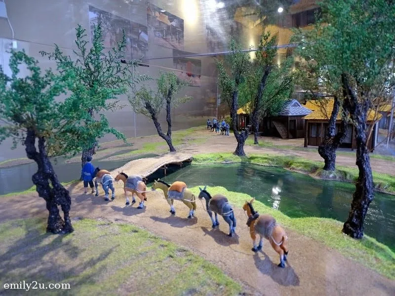16. scene from Along the River During the Qingming Festival: a herd of donkeys transports goods to the city