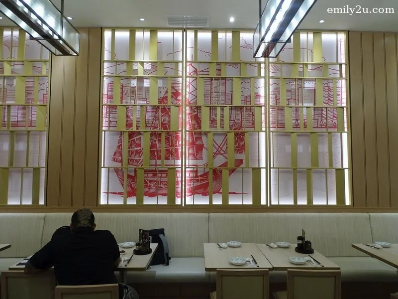 4. picture of a Hong Kong junk boat decorates the wall