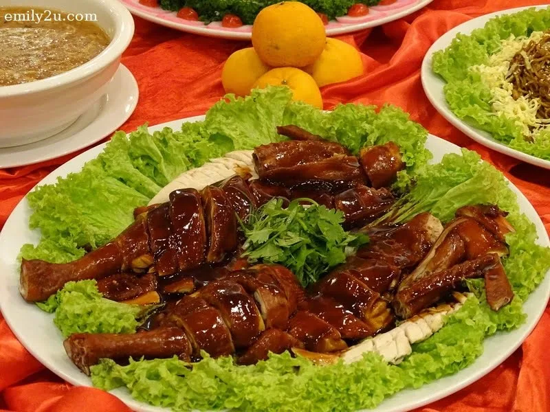 4. Menu B - Steamed Red Rice Emperor Woo Soo Chicken