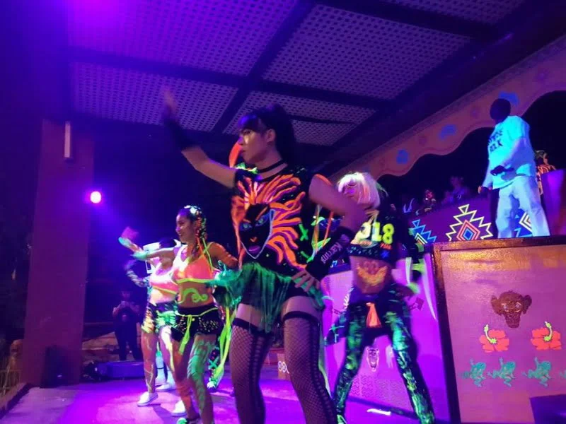 6. glow in the dark dancers