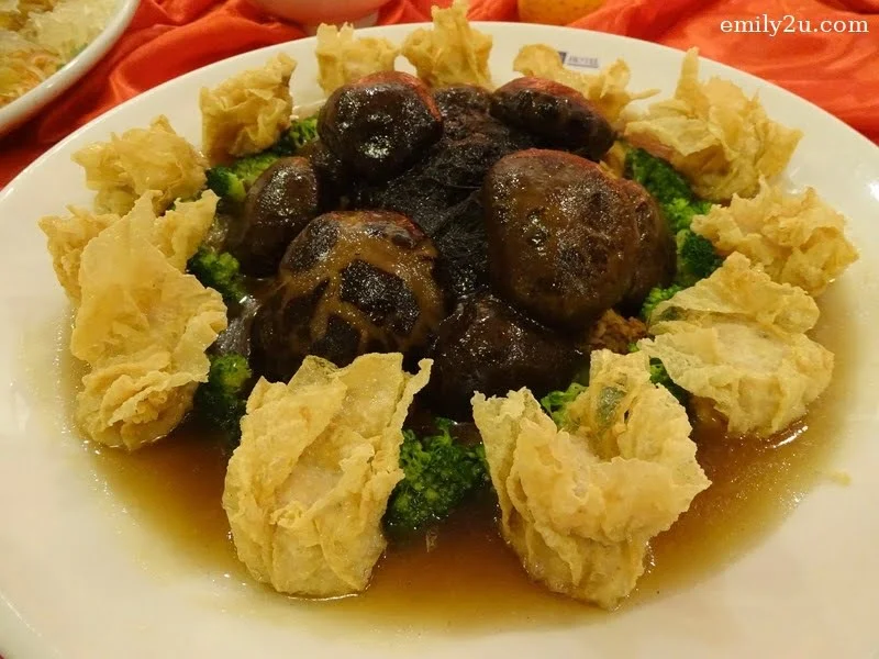  7. Menu B - Braised Vegetables Golden Mushroom, Stuffed Bean Curd Skin Ball, Broccoli with Brown Sauce