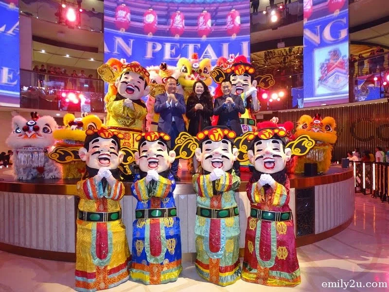 8. on stage (L-R): Mr. Kevin Tann (Vice President of Promotions & Entertainment), Ms. Katherine Chew (Vice President Resort Communications & Public Relations) and Mr. Roger Ong (Assistant Vice President of Promotions and Entertainment)