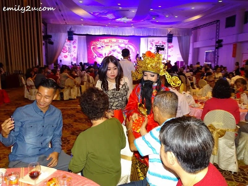 26. distribution of angpows to diners