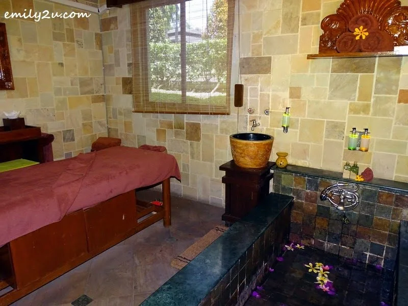 28. standard spa room