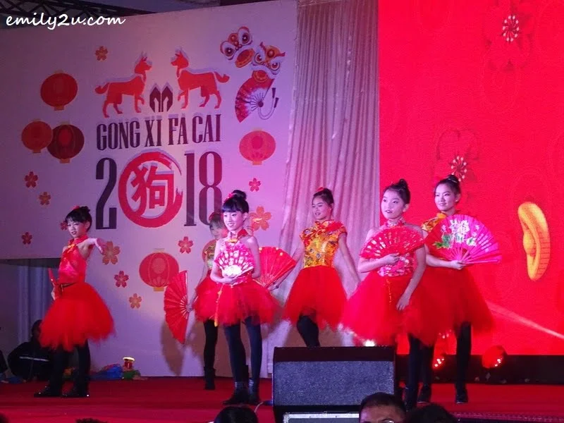 8. fan dance