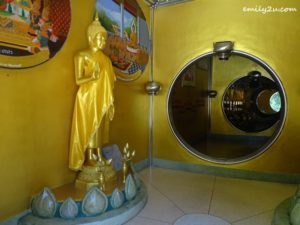 13 Phra Maha Chedi Tripob Trimongkol