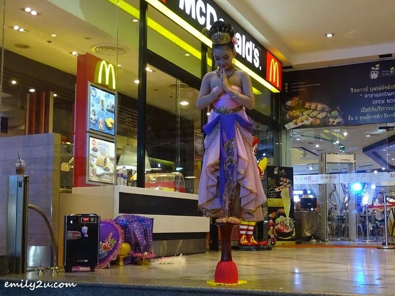 14. street performer seek donations