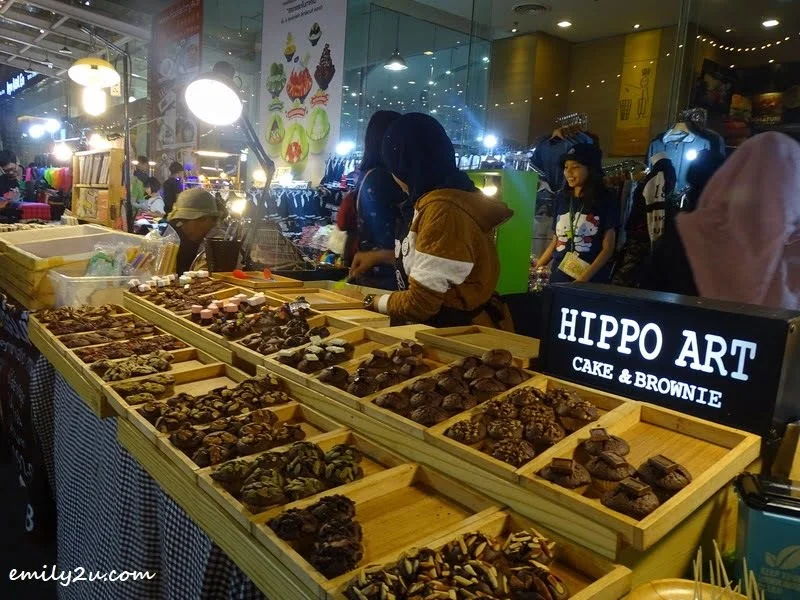 2. Hippo Art Cake & Brownie