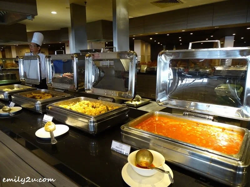 4. serves buffet breakfast