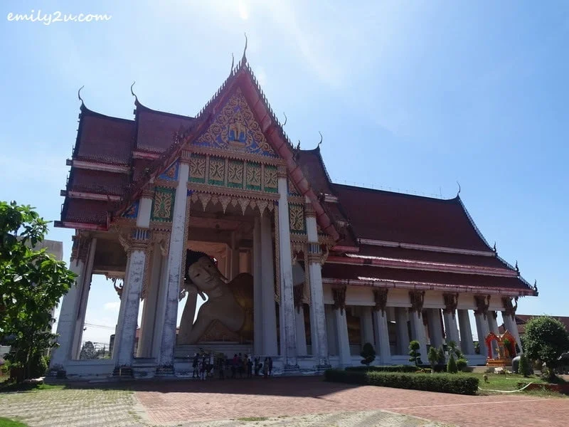  4. Phra Phuttha Hattha Mongkhon, third largest reclining Buddha in the world