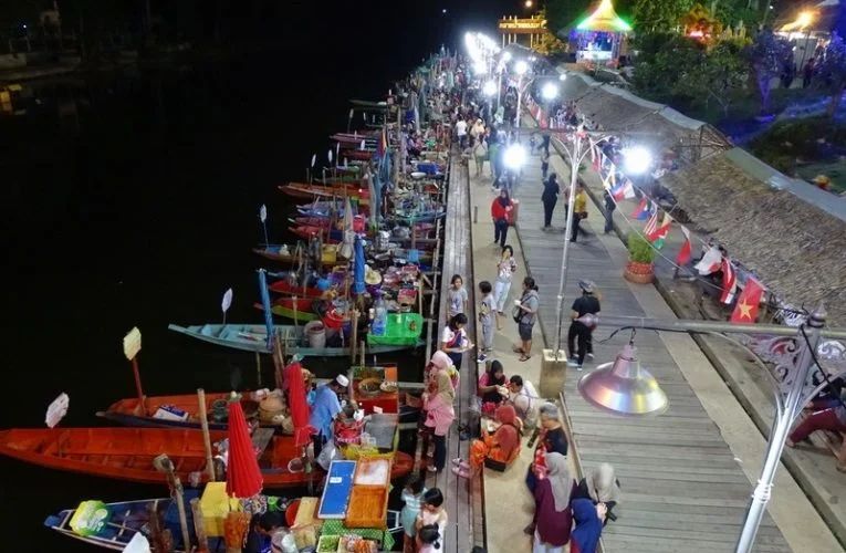 Khlong Hae Floating Market @ Hat Yai, Thailand