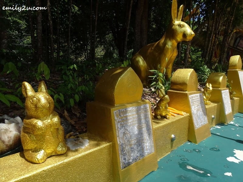 9 Phra Maha Chedi Tripob Trimongkol