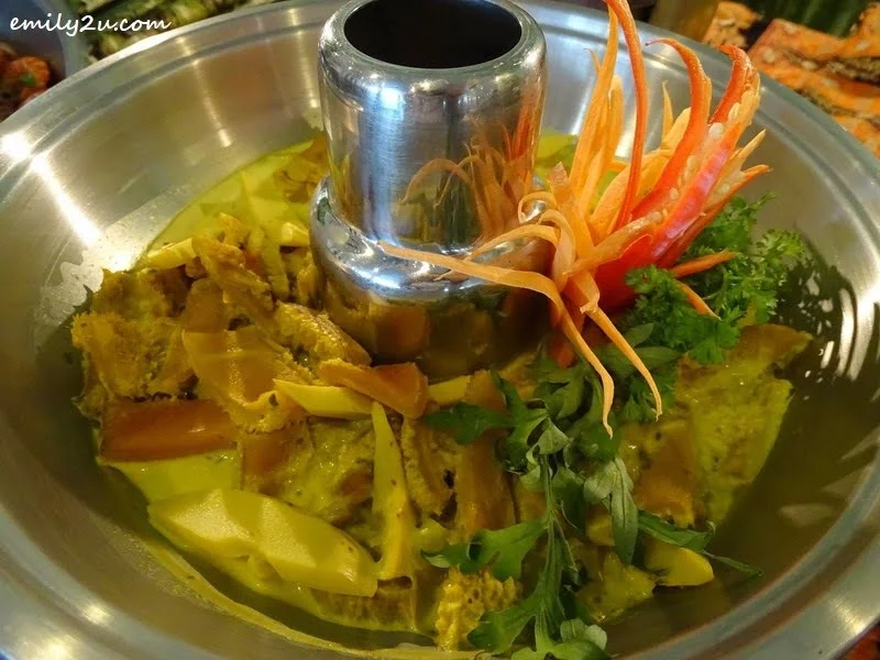 10. Perut Masak Lemak Cili Padi dengan Rebung