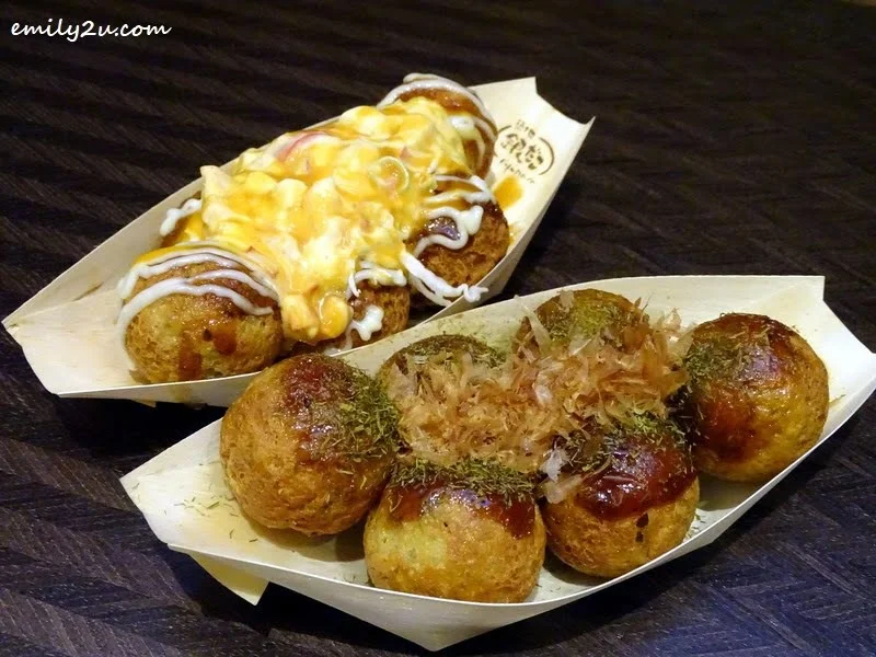 Original Takoyaki (front) & Ebi Mayo Takoyaki (back) @ Gindaco, SkyAvenue