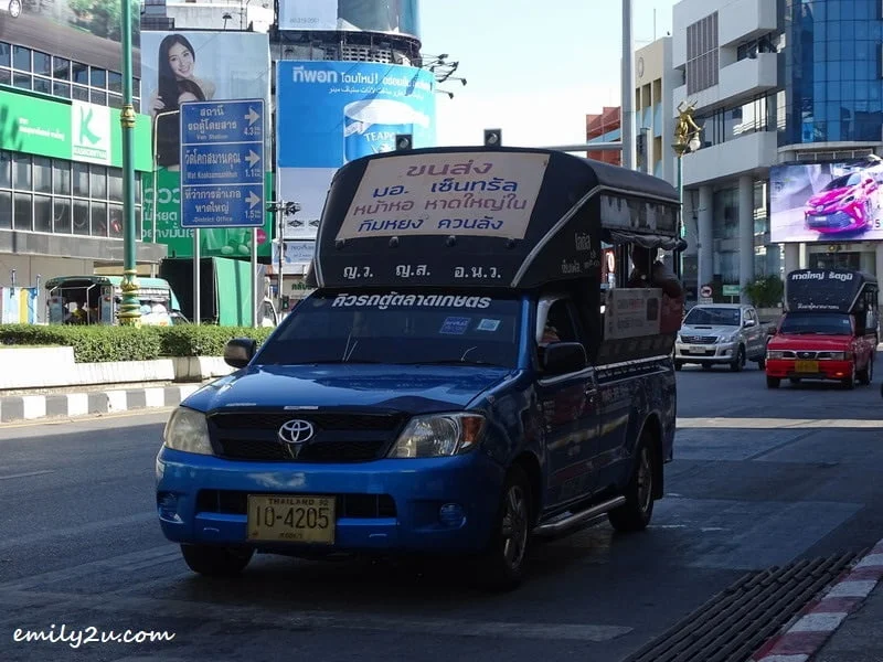blue songthaew
