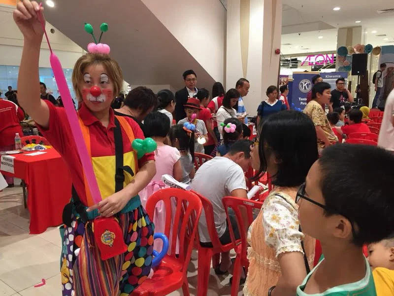  15. clown entertainment and balloon sculpting by Au Young Events