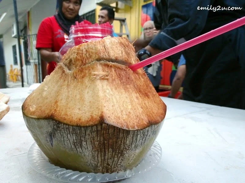3. Piasau, or fresh coconut, to welcome the delegation