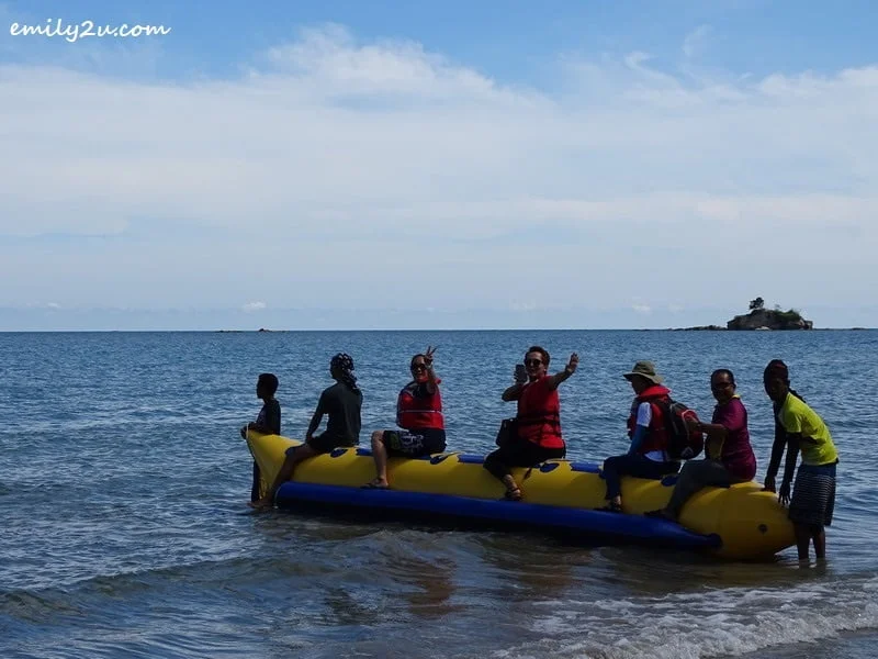  4. banana boat transfer from beach to boat