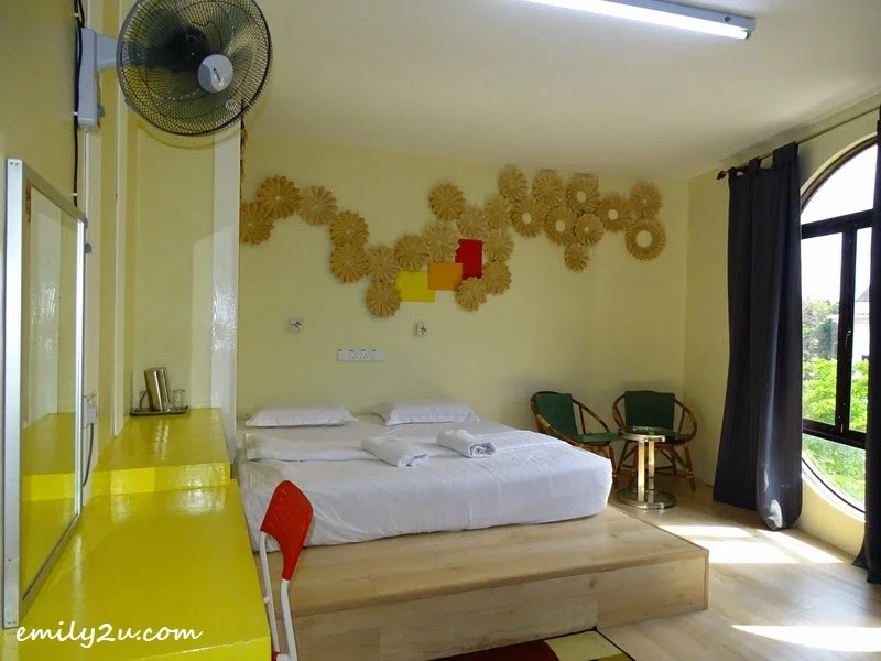 17. room with a round window