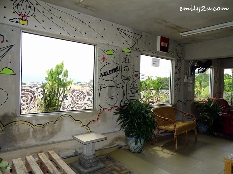 28. lounge to rest, relax, socialise, etc.