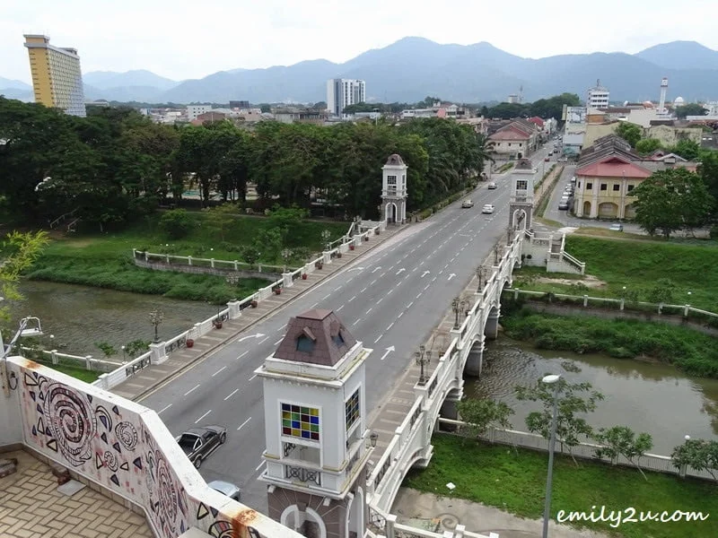 30. from the rooftop of Abby By The River, overlooking Kinta River and its bridge