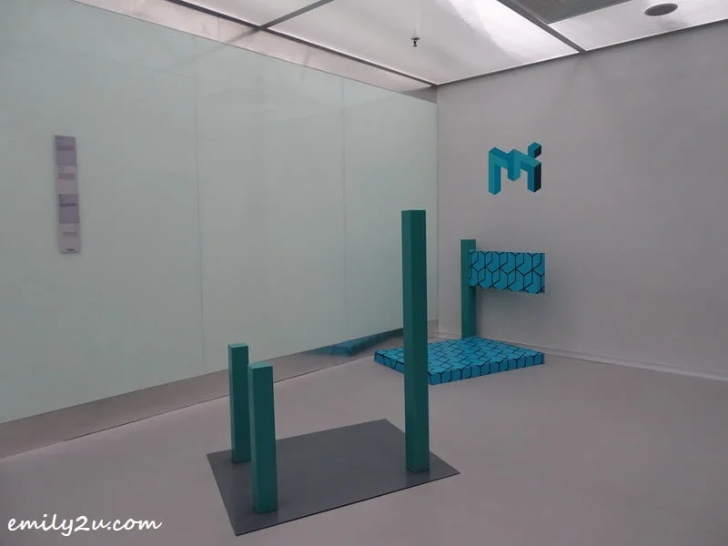  3. Beuchet Chair Illusion
