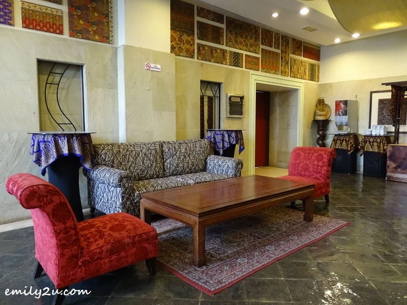  19. seating area outside the ballroom
