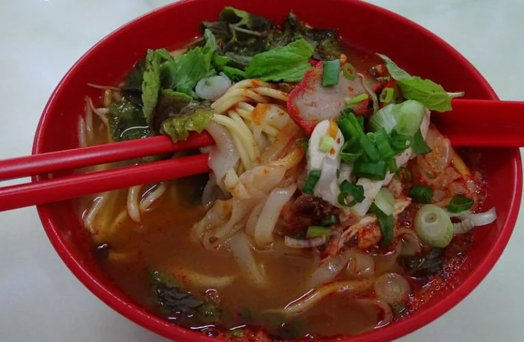 Ipoh Curry Mee That Makes Your Scalp Sweat