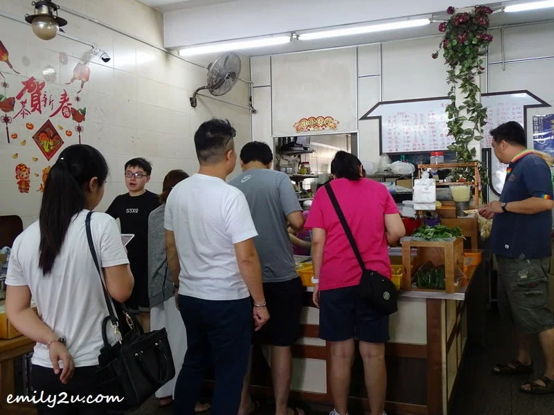 4. the queue of hungry customers