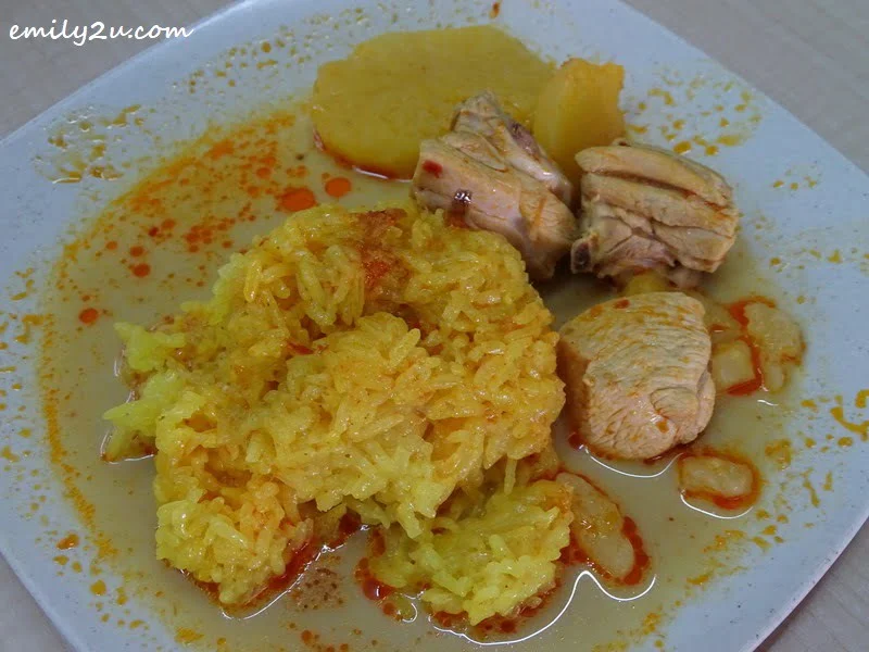  5. turmeric glutinous rice with chicken curry