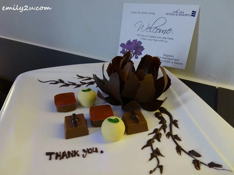  6. welcome chocolate platter