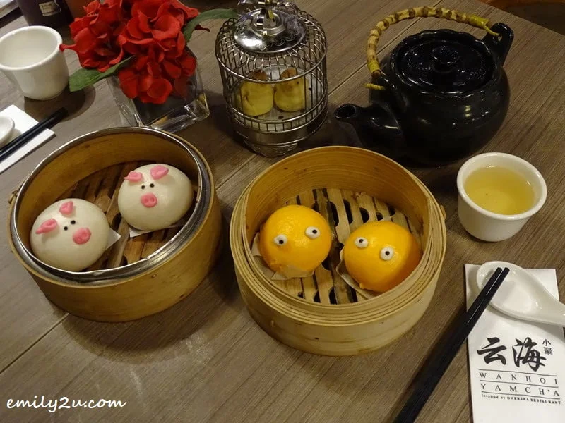 4. Salted Egg Yolk with Lotus Paste Filling in bird cage