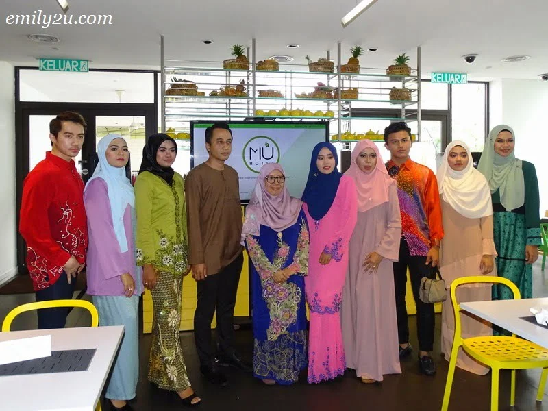 6. models with founder-cum-fashion designer from Ektira (3rd from R)