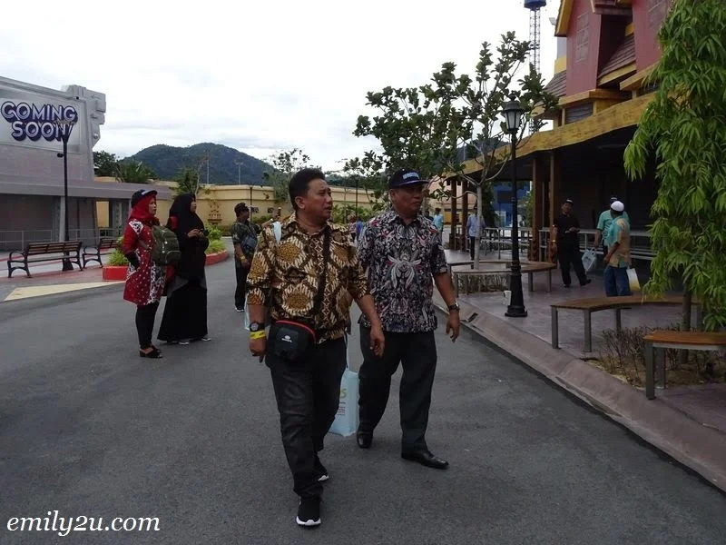 19. touring the animation theme park, largest in Southeast Asia