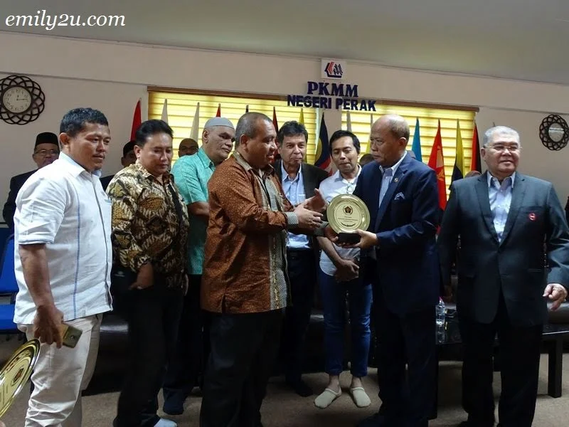 4. exchange of mementos