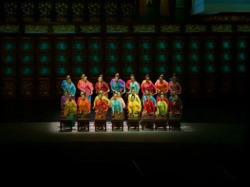  Nyonya dance scene