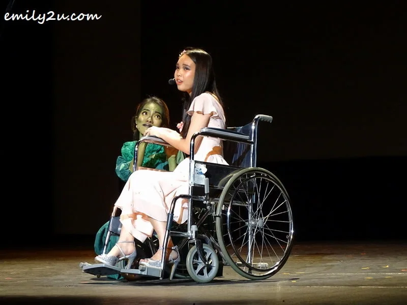  12. the sisters: Elphaba, Witch of the West (L) & Nessarose, Witch of the East (R)