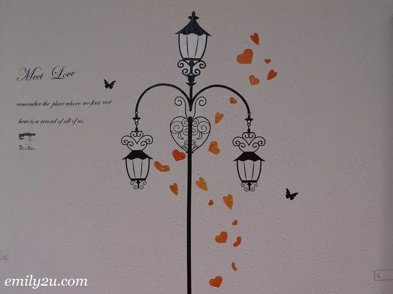 23. wall mural