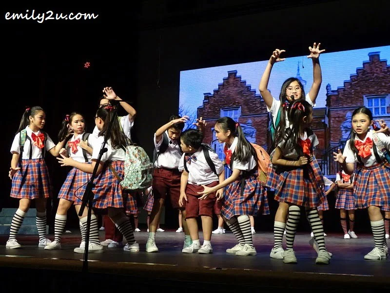  3. school scene