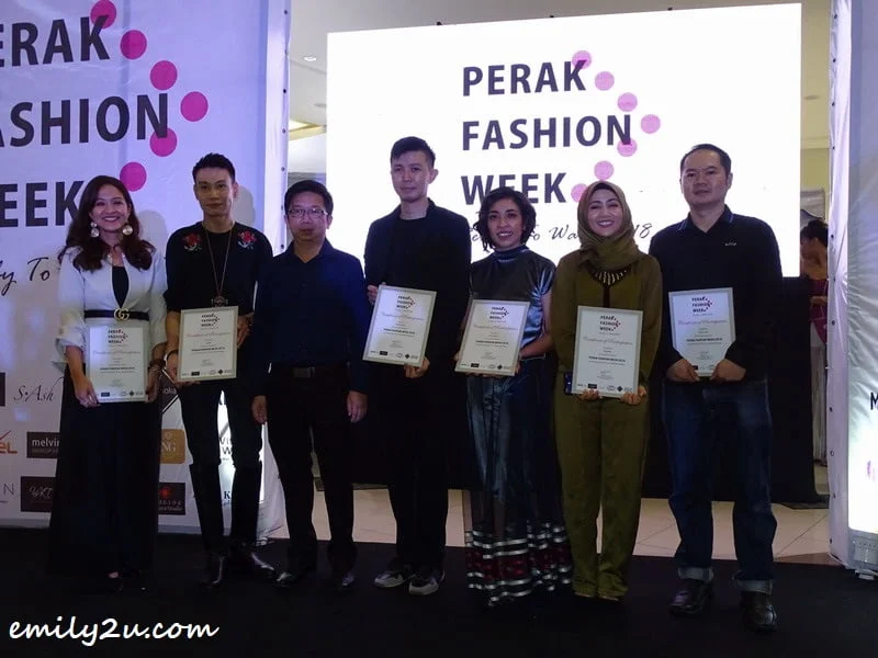 certificate of appreciation presented to all participating designers by guest-of-honour YB Steven Chaw Kam Foon (3rd from L)