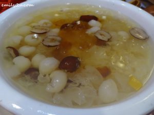 9 Menu A Hot Sweetened Ginkgo Nut, Snow Fungus, Dry Longan & Amber Jelly