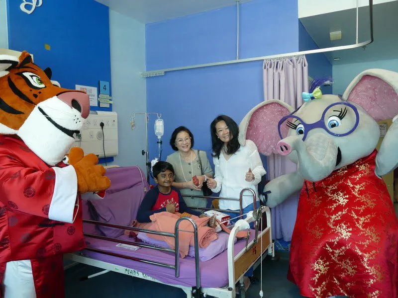 L-R: Tabby the Tiger, Puan Sri Cecilia Lim, Ms Katherine Chew & Allie the Elephant.